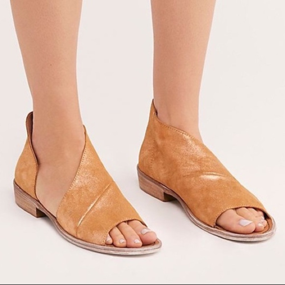NWT Free People Mont Blanc Sandal in Gold Shimmer 37